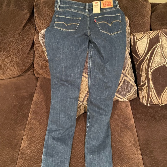 Levi’s size 28 high-rise distressed skinny jeans. - Picture 6 of 6